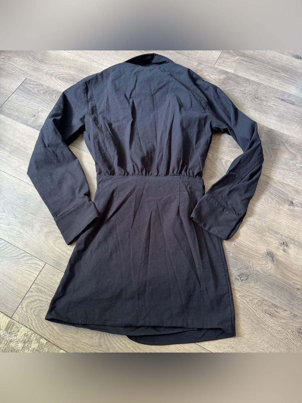 Reformation Weston Dress in black. 
Black minidress with long sleeves and button - Picture 6 of 8